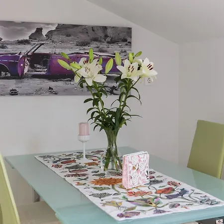 Leani Apartment *