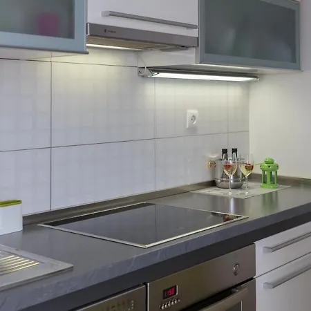 Leani Apartment *