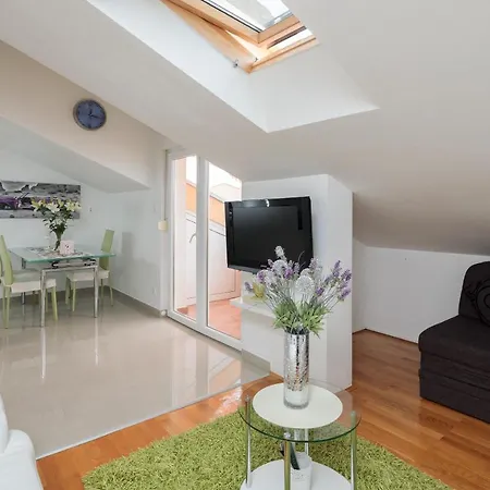 Leani Apartment