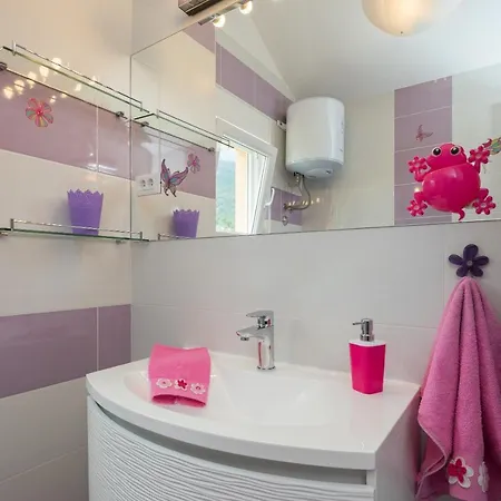 Leani Apartment