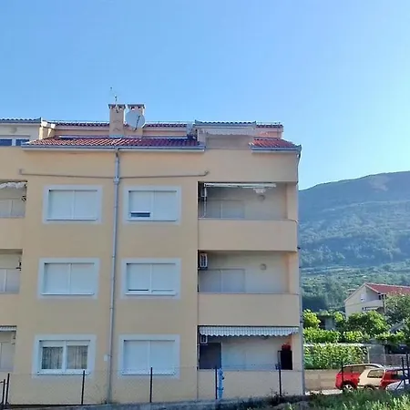 Leani Apartment
